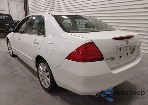 2006 Honda Accord 3.0 Ex z USA, uszkodzony, nr VIN 1HGCM66836A053491
